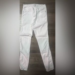 Frame denim Le High Skinny. White. Size 29